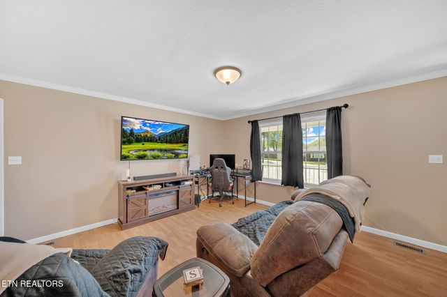 718 Ridgeview Drive, Clinton, TN 37716