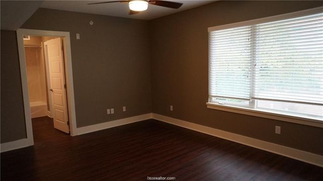 408 College Main 100, College Station, TX 77840