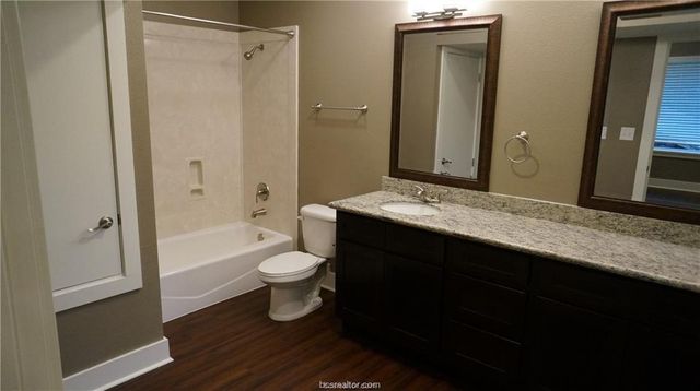 408 College Main 100, College Station, TX 77840