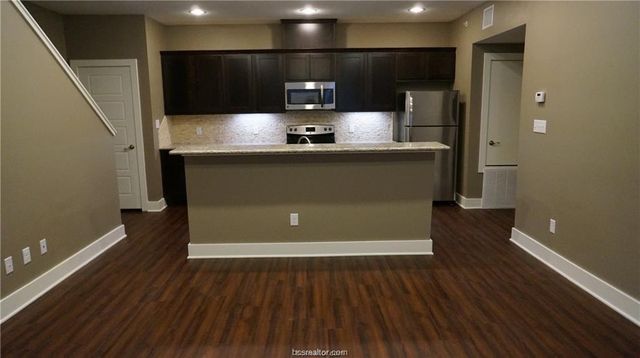 408 College Main 100, College Station, TX 77840