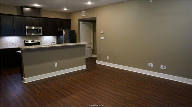 408 College Main 100, College Station, TX 77840