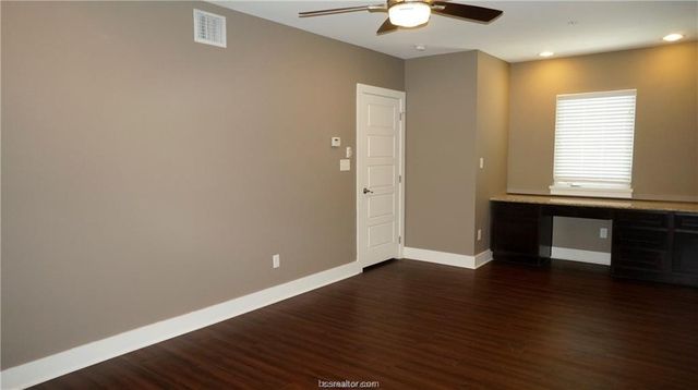 408 College Main 100, College Station, TX 77840