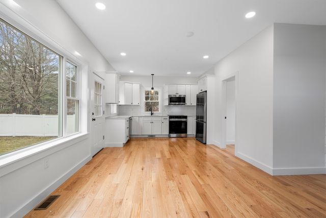 140 South Mast Street, Goffstown, NH 03045