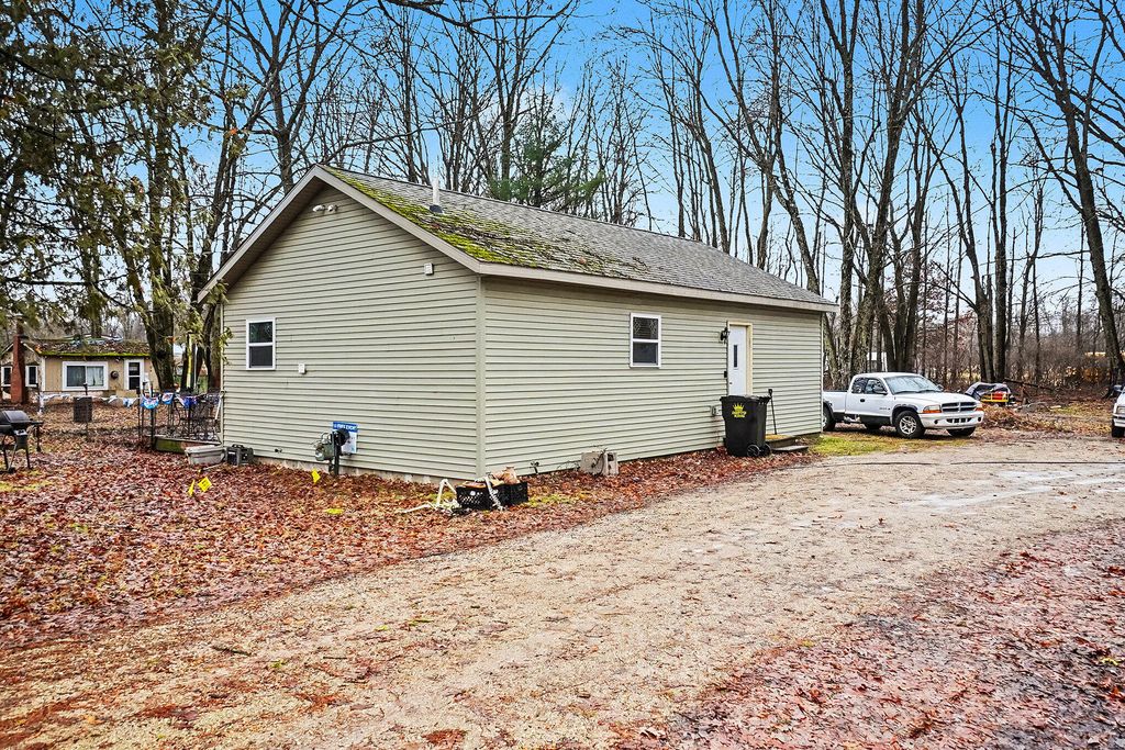 1147 S Bingham Avenue, Sheridan Twp, MI 49349