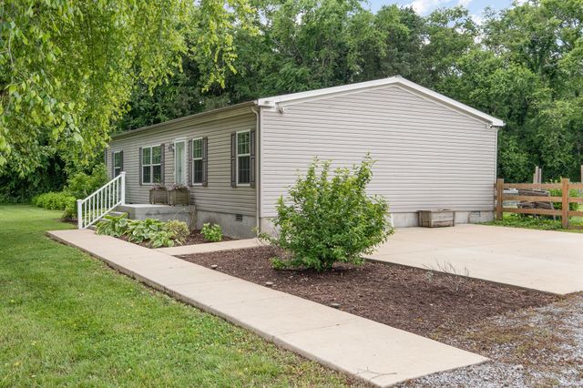 1150 Kingwood Ln, Rockvale, TN 37153