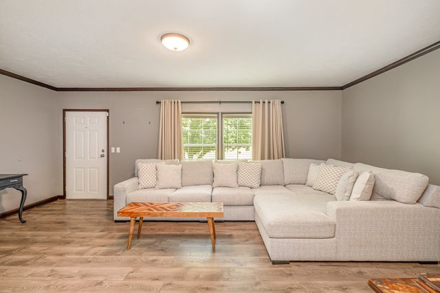 1150 Kingwood Ln, Rockvale, TN 37153