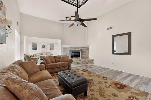 355 Esperanza Drive, Bosque Farms, NM 87068