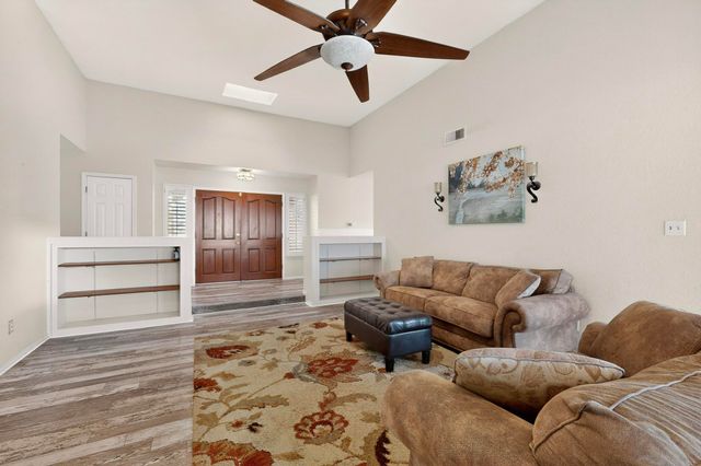 355 Esperanza Drive, Bosque Farms, NM 87068