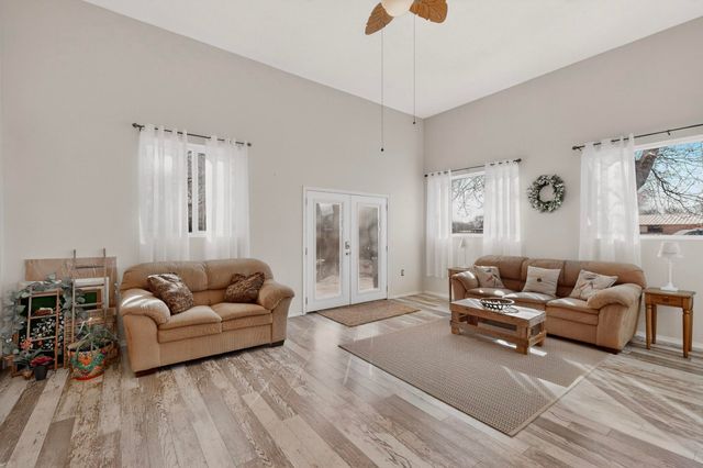 355 Esperanza Drive, Bosque Farms, NM 87068