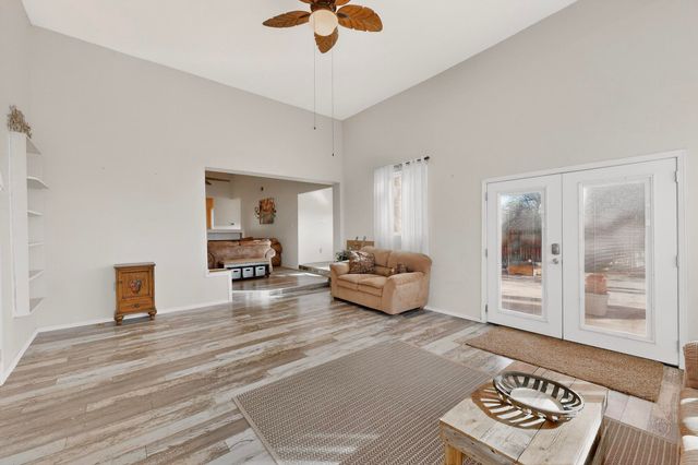 355 Esperanza Drive, Bosque Farms, NM 87068