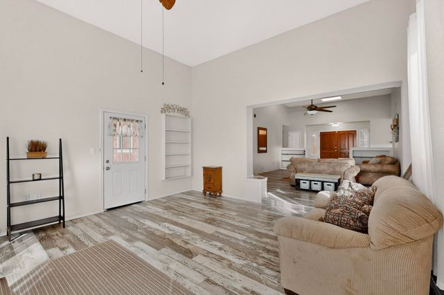 355 Esperanza Drive, Bosque Farms, NM 87068