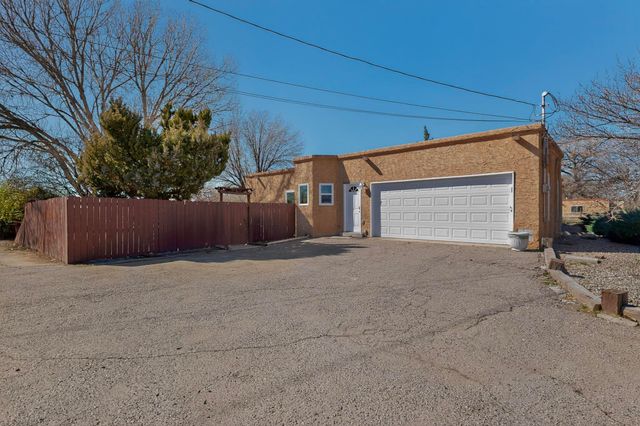 355 Esperanza Drive, Bosque Farms, NM 87068