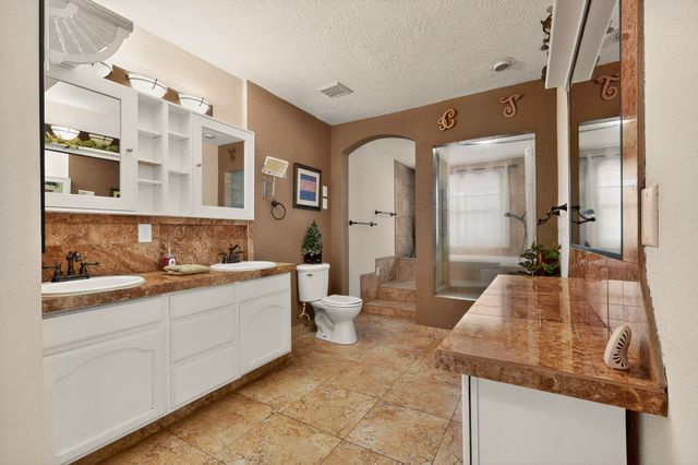 355 Esperanza Drive, Bosque Farms, NM 87068