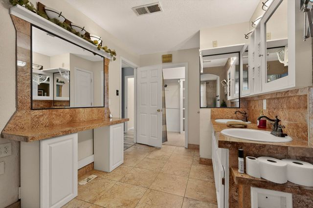 355 Esperanza Drive, Bosque Farms, NM 87068