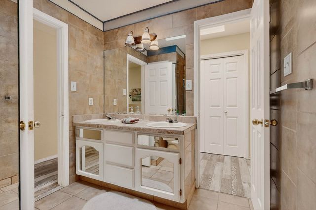 355 Esperanza Drive, Bosque Farms, NM 87068