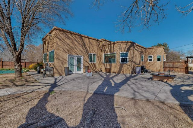 355 Esperanza Drive, Bosque Farms, NM 87068