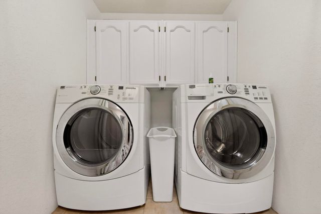 355 Esperanza Drive, Bosque Farms, NM 87068