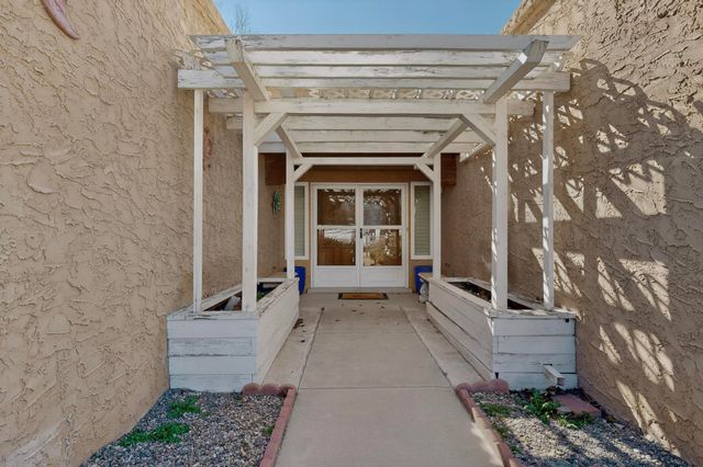 355 Esperanza Drive, Bosque Farms, NM 87068