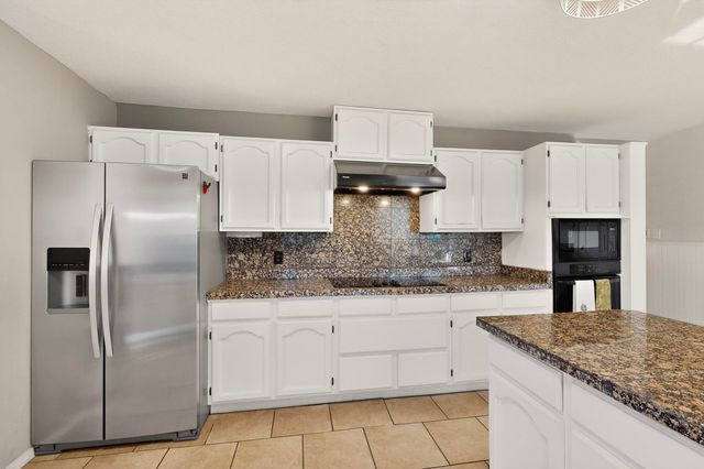 355 Esperanza Drive, Bosque Farms, NM 87068