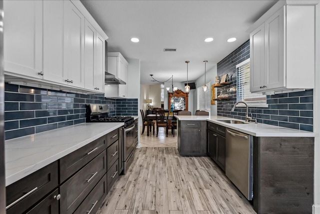 610 Oak Berry Drive, Kemah, TX 77565