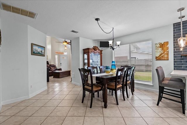 610 Oak Berry Drive, Kemah, TX 77565