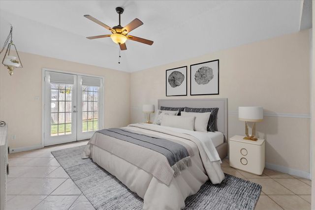 610 Oak Berry Drive, Kemah, TX 77565