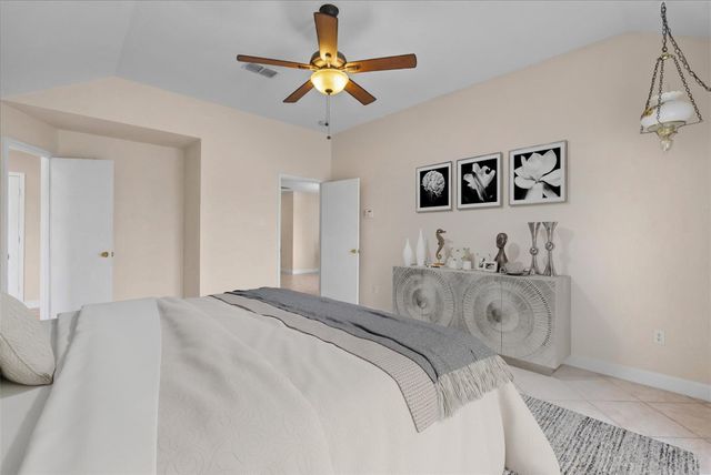 610 Oak Berry Drive, Kemah, TX 77565