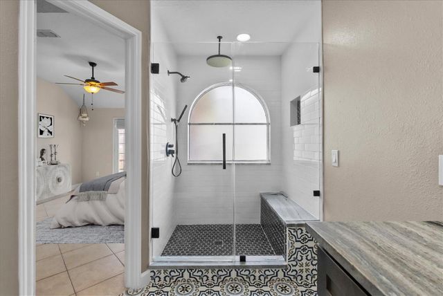 610 Oak Berry Drive, Kemah, TX 77565