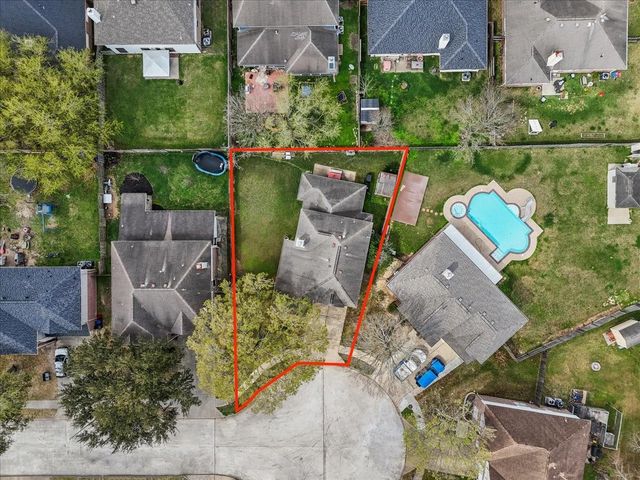 610 Oak Berry Drive, Kemah, TX 77565