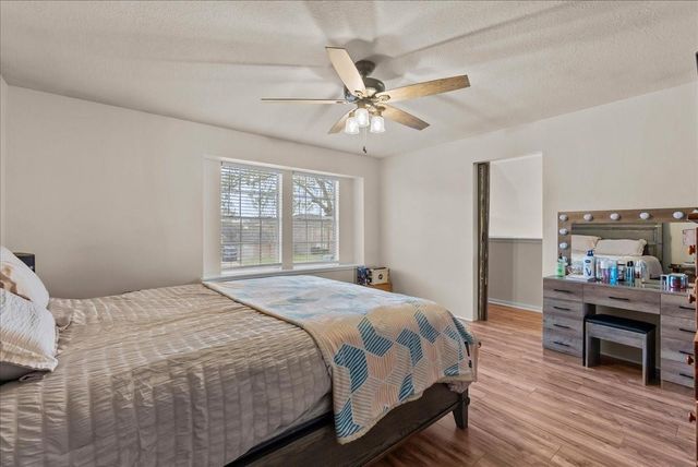 610 Oak Berry Drive, Kemah, TX 77565