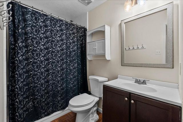 610 Oak Berry Drive, Kemah, TX 77565