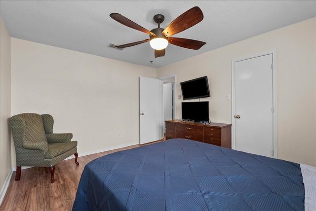 610 Oak Berry Drive, Kemah, TX 77565