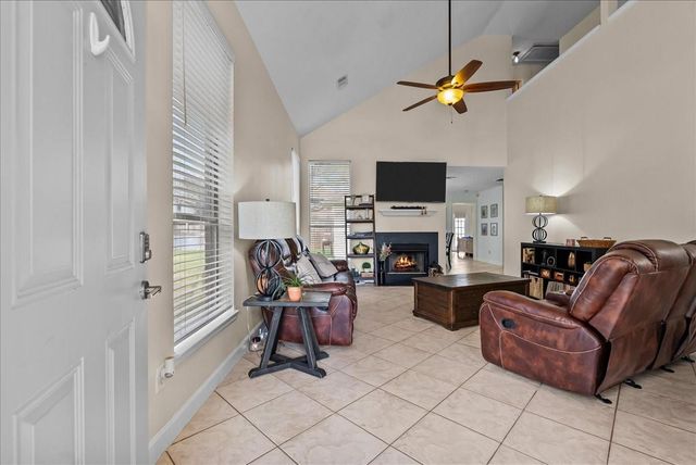 610 Oak Berry Drive, Kemah, TX 77565