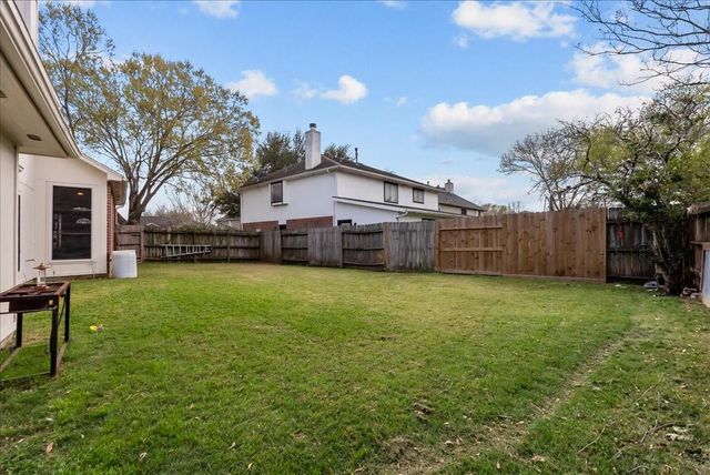 610 Oak Berry Drive, Kemah, TX 77565