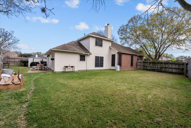 610 Oak Berry Drive, Kemah, TX 77565