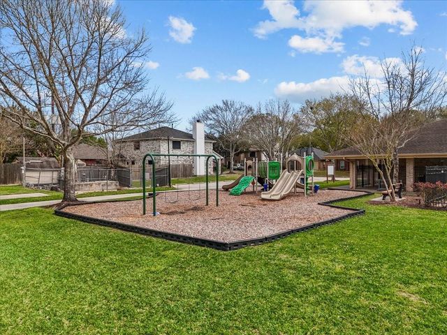 610 Oak Berry Drive, Kemah, TX 77565