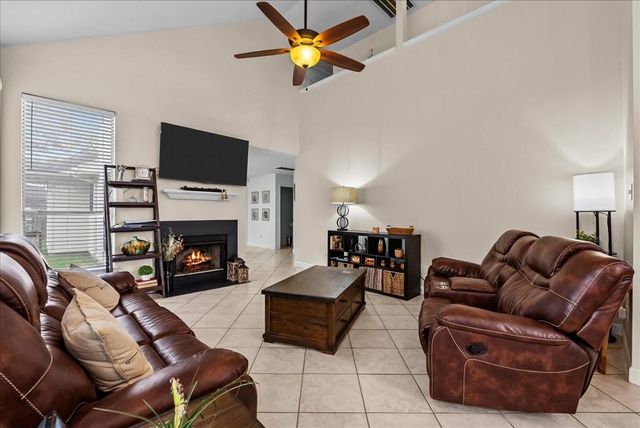 610 Oak Berry Drive, Kemah, TX 77565