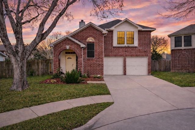 610 Oak Berry Drive, Kemah, TX 77565
