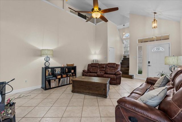 610 Oak Berry Drive, Kemah, TX 77565