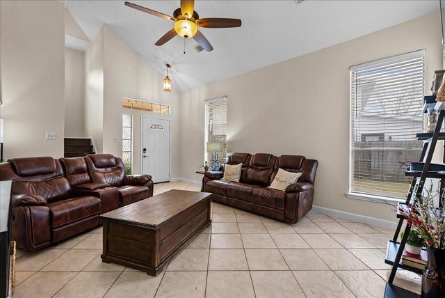 610 Oak Berry Drive, Kemah, TX 77565