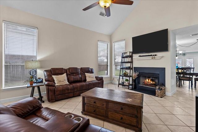 610 Oak Berry Drive, Kemah, TX 77565