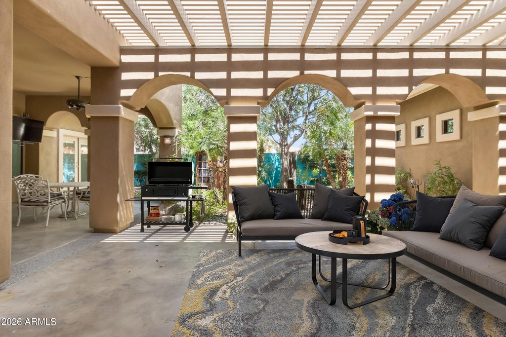 11660 W LAKEVIEW Court, Surprise, AZ 85378 — exterior