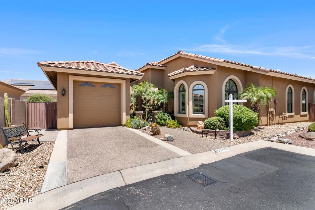 11660 W LAKEVIEW Court, Surprise, AZ 85378 — photo 2