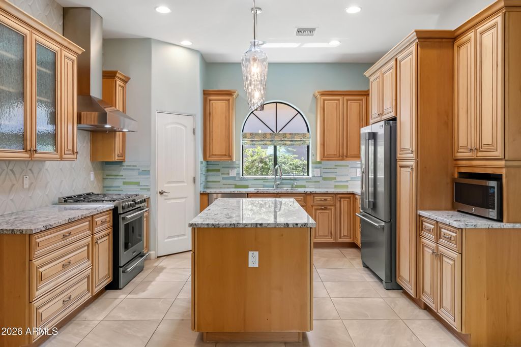 11660 W LAKEVIEW Court, Surprise, AZ 85378 — photo 3