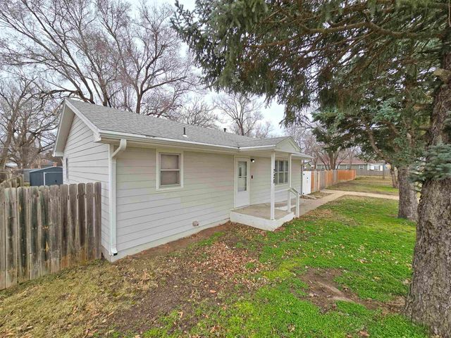 728 N 4th St, Salina, KS 67401