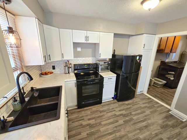 728 N 4th St, Salina, KS 67401