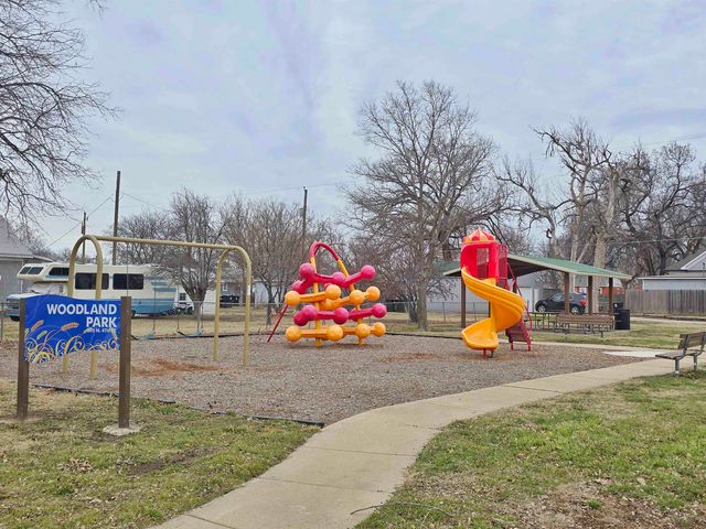 728 N 4th St, Salina, KS 67401