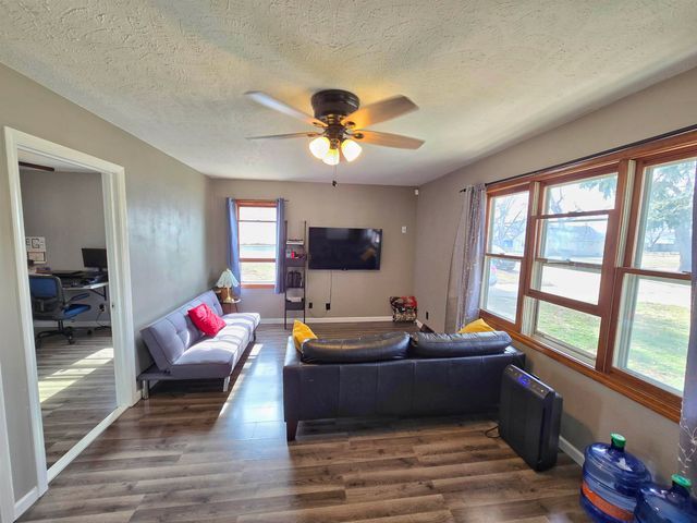 728 N 4th St, Salina, KS 67401