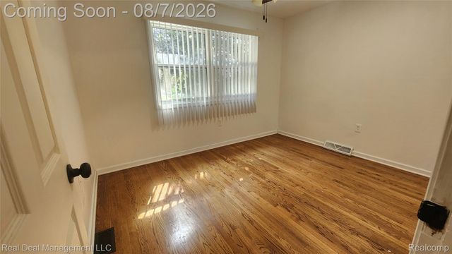 553 Stirling Street, Pontiac, MI 48340