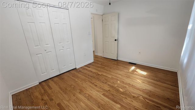 553 Stirling Street, Pontiac, MI 48340
